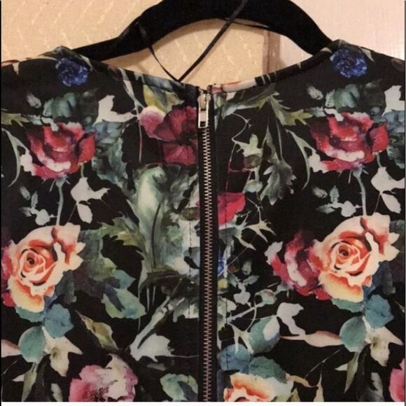 Luxxel Floral Romper - Picture 3 of 5